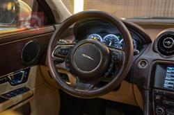 جاكوار XJ